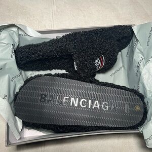 Balenciaga Black furry slides size 11 (EU44)